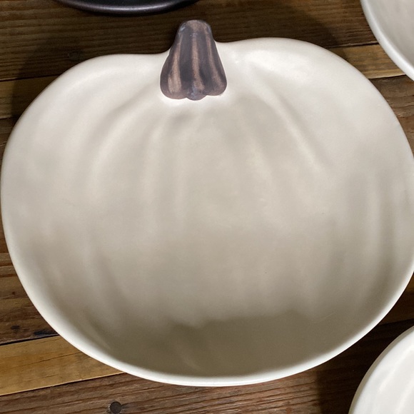 Pottery Barn Harvest Pumpkin Shaped Plates by Designer Barbara Eigern -Set of 4 - Picture 4 of 16